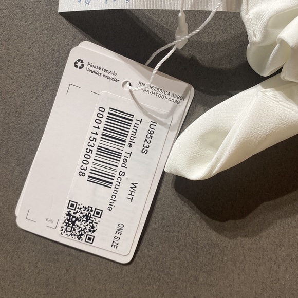 Ivivva Lululemon Tumble Tied Scrunchie - Picture 2 of 2